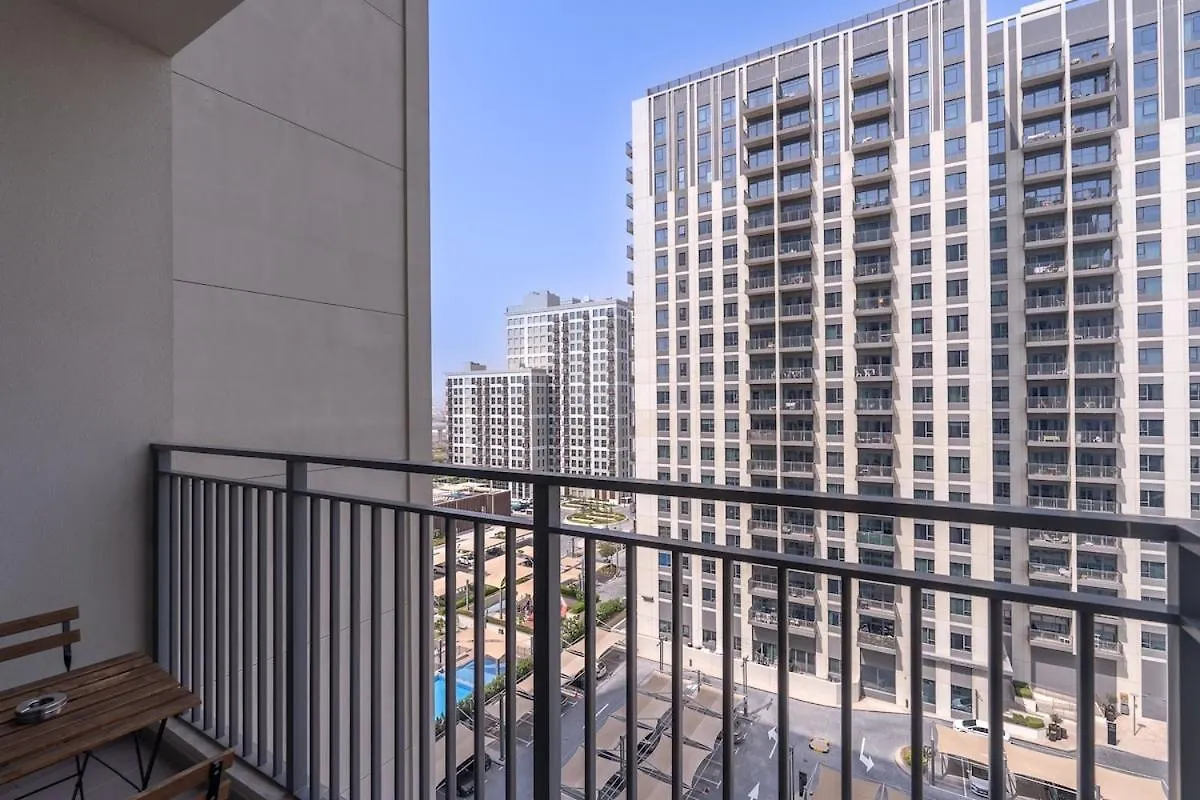Chic 1Br Flat Stunning Views In Dubai Hills Apartment