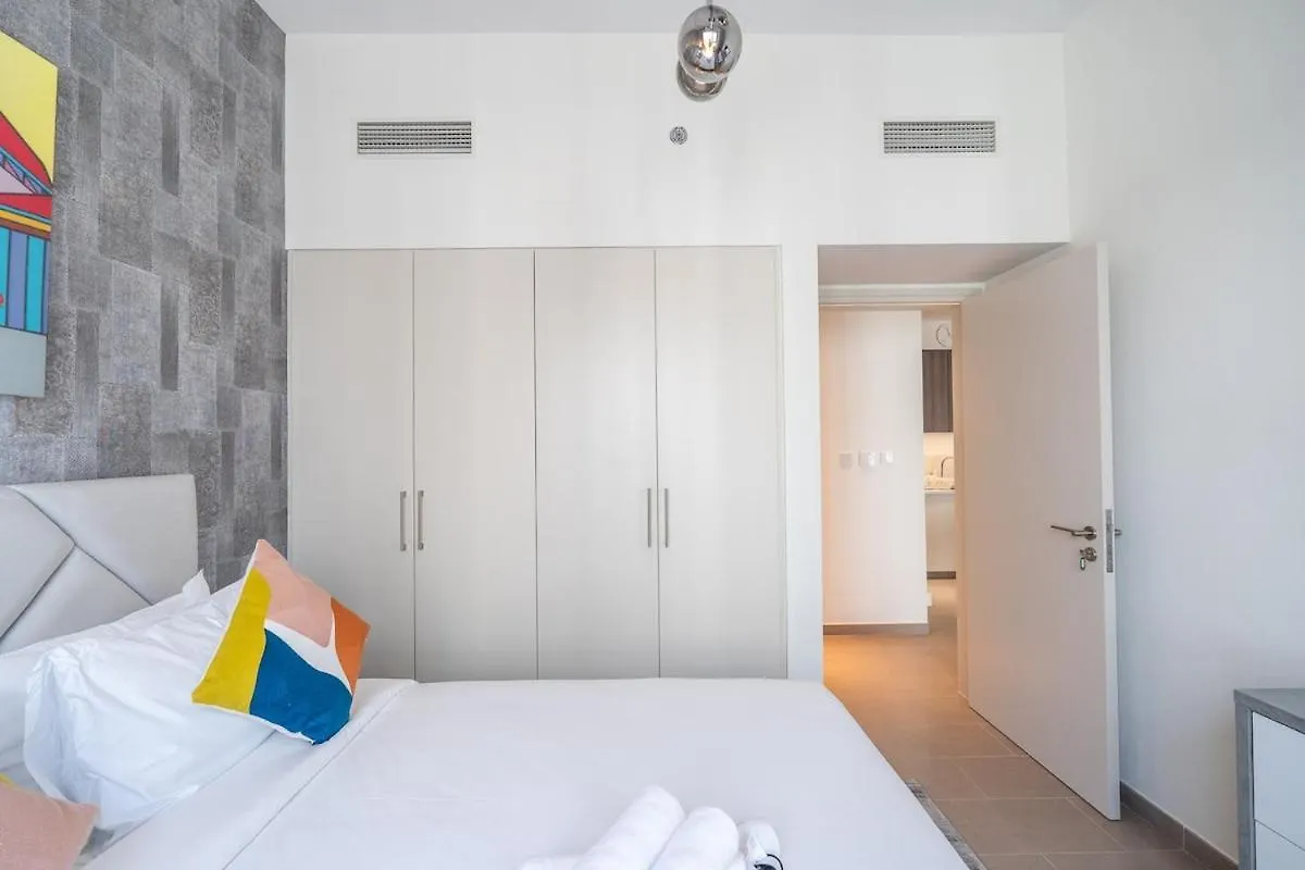 Chic 1Br Flat Stunning Views In Dubai Hills Apartment